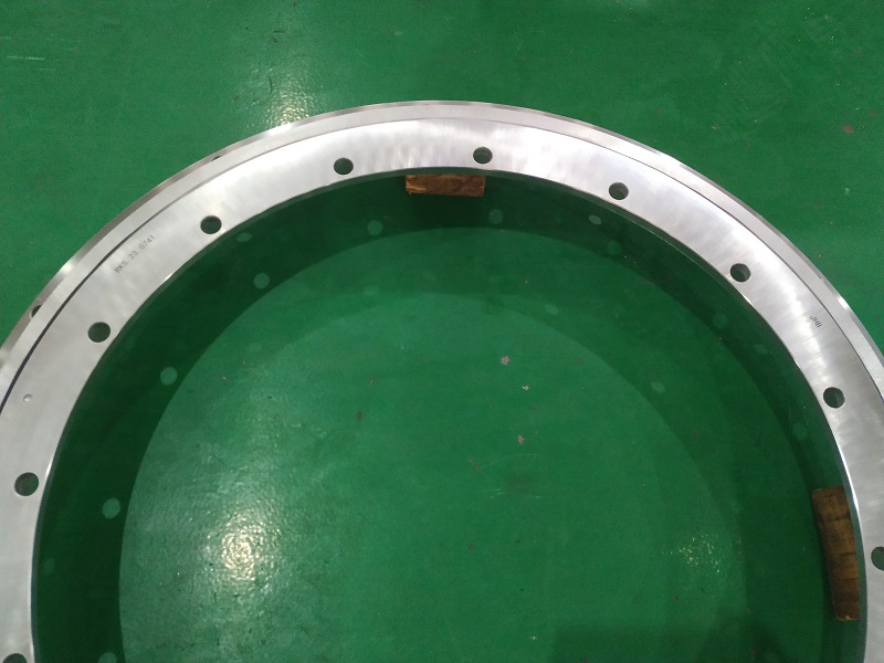 RKS.23.0741 slewing bearing with flange 848x634x56mm