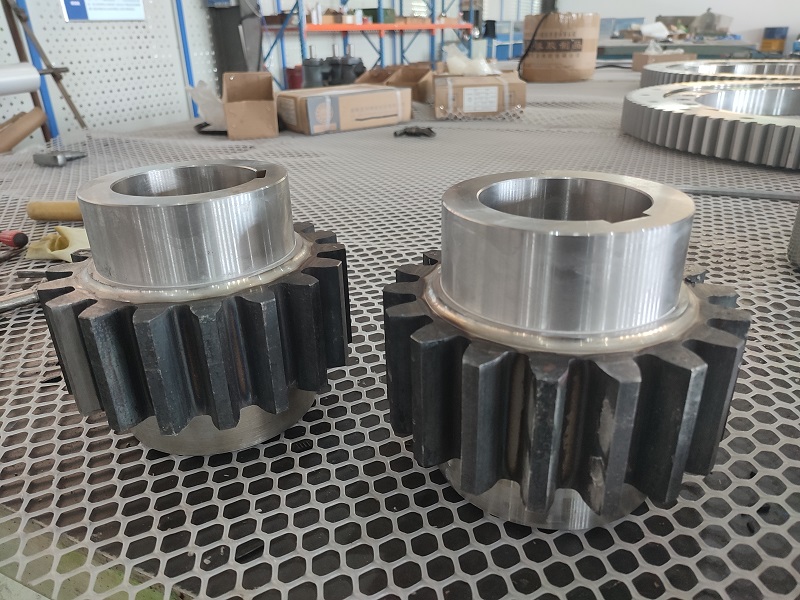 Pinion gear transmission 180*120*70mm with quenching teeth