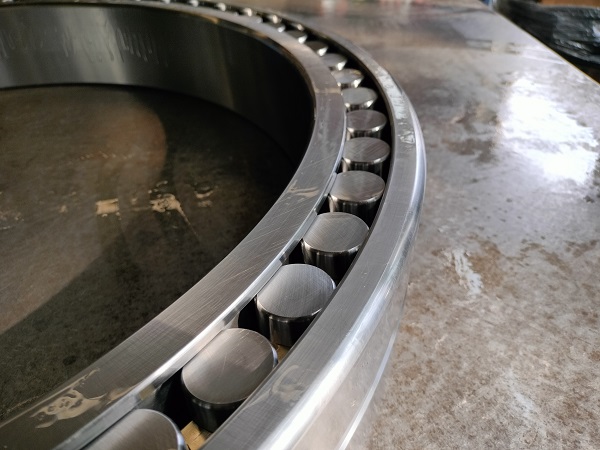 Spherical roller bearing 238/670B/W33 670x820x112mm with oil hole 