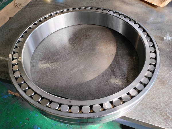 Spherical roller bearing 238/670B/W33 670x820x112mm with oil hole 
